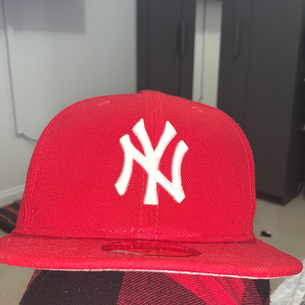 a 59FIFTY Yankees hat